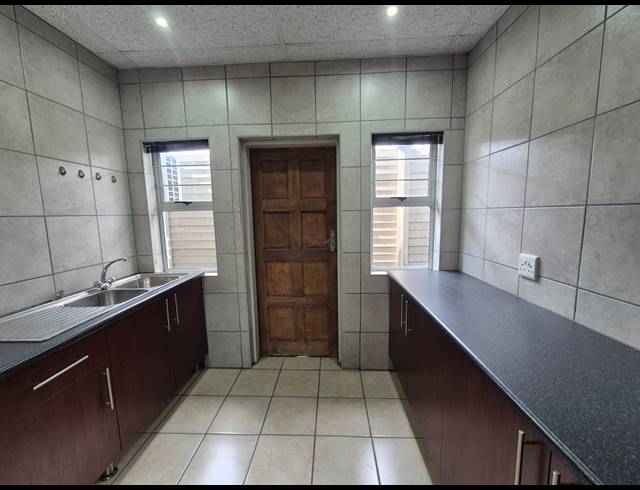 1,505M² OFFICE FOR SALE IN SASOLBURG CENTRAL